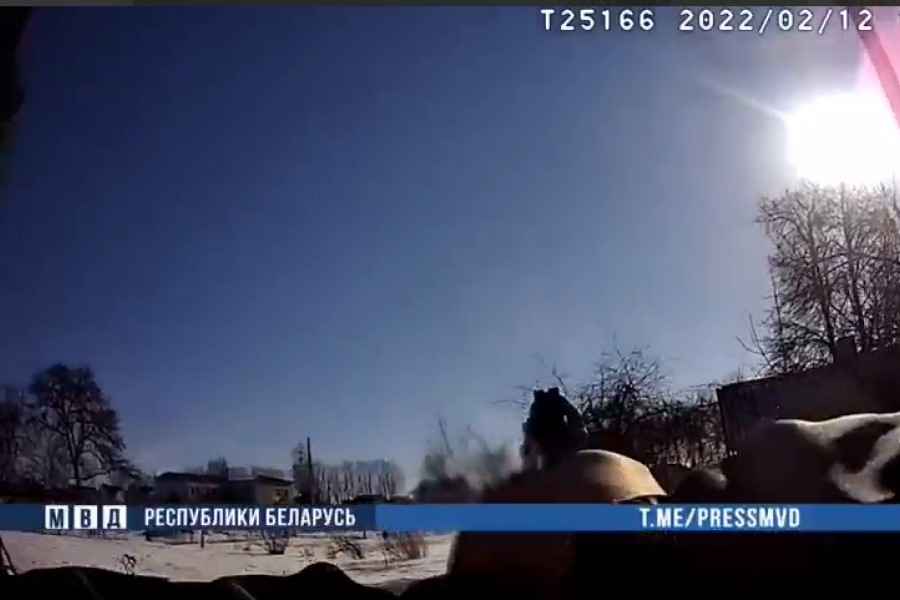 Произошло нападение с ножом на милиционеров. Применено табельное оружие tab