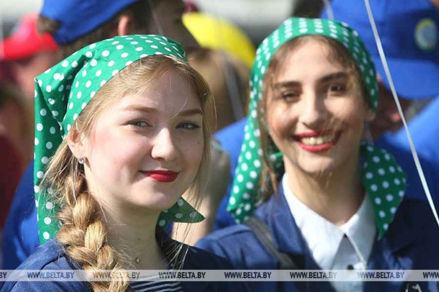Александр Лукашенко: человек-труженик является величайшей ценностью и опорой государства 000019_1651232687_499074_big
