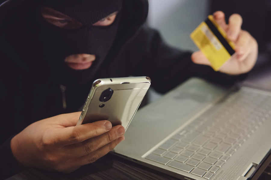 За неполные два месяца пожилые минчане отдали телефонным аферистам 1 620 000 рублей depositphotos_275559182_s-2019