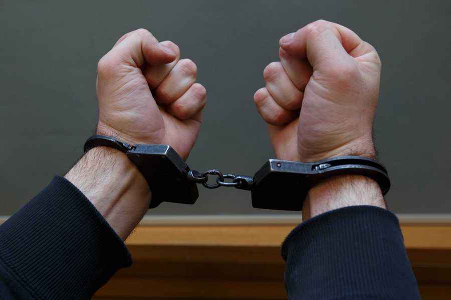 В Минске задержаны курьеры телефонных мошенников, которым передали свыше 30 000 долларов США 9878d1b101af0e2ce24f6464bdb34c13_xl
