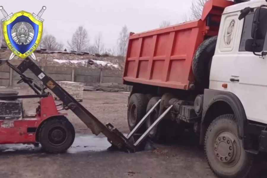 В Костюковичском районе погрузчиком смертельно травмирован рабочий пилорамы pila