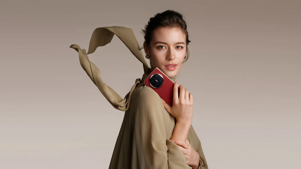 В Беларуси появится тонкий складной смартфон Huawei Mate X6 c инновационным режимом многозадачности huawei-mate-x6-lifestyle-red-2x