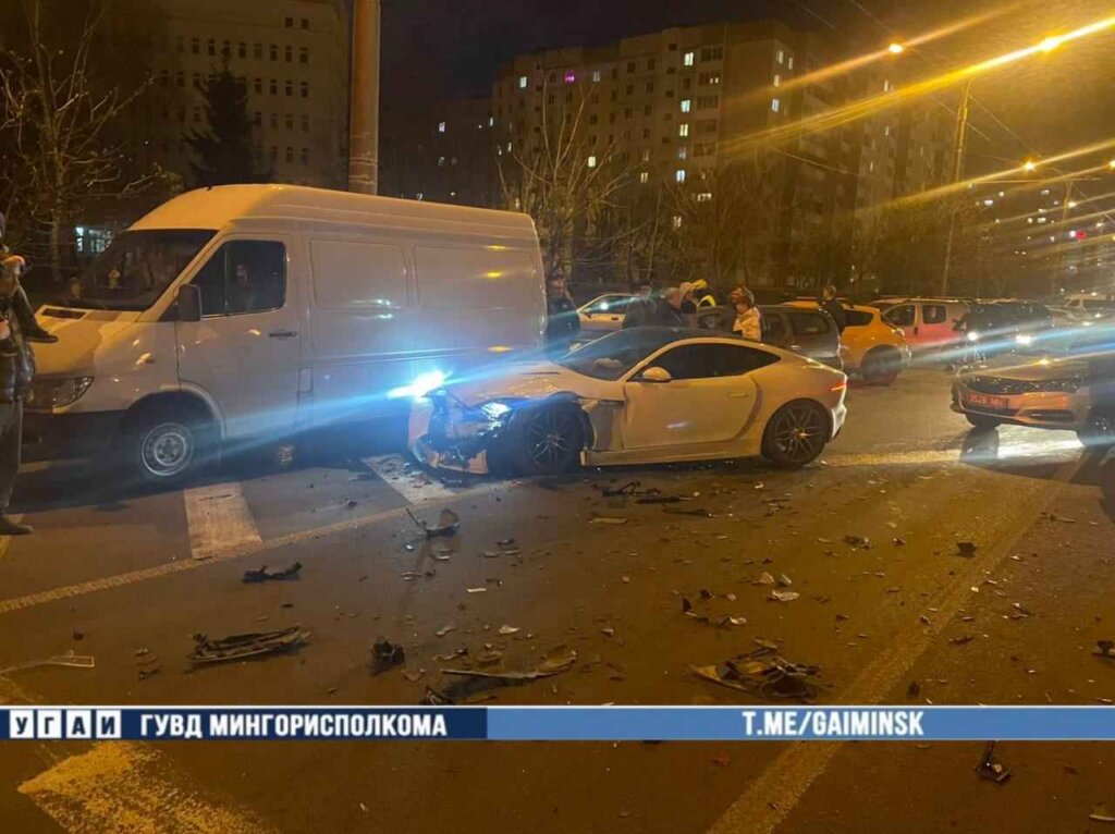 В Минске «Jaguar» устроил массовую аварию с шестью автомобилями