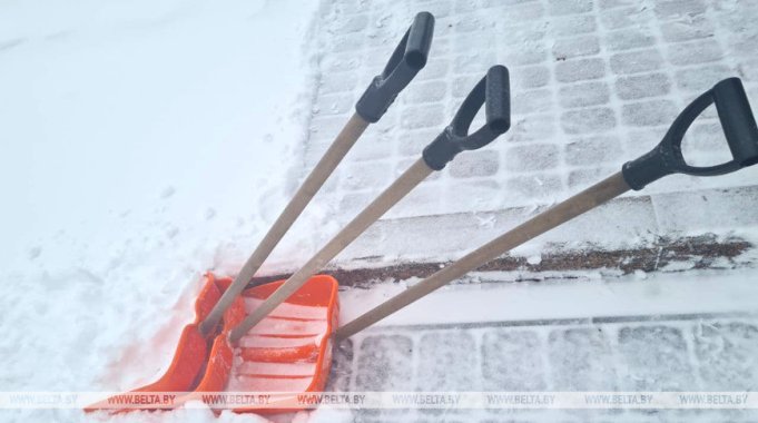 Гомель накрыл снегопад: где горожане могут получить инвентарь для расчистки Гомель накрыл снегопад: где горожане могут получить инвентарь для расчистки