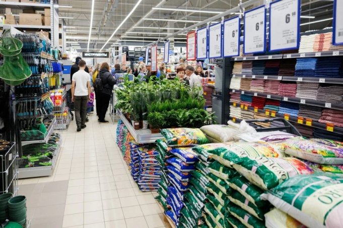 Нашумевшие туи за 8,99 и кресла за 39,9. В ОМА обрушили цены на товары Нашумевшие туи за 8,99 и кресла за 39,9. В ОМА обрушили цены на товары