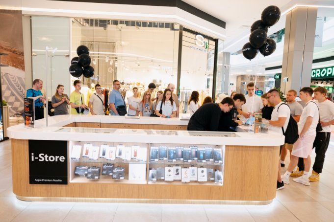 И снова очередь! В ТРЦ Palazzo с ажиотажем открылся островок i‑Store И снова очередь! В ТРЦ Palazzo с ажиотажем открылся островок i‑Store