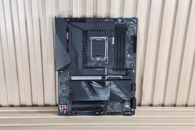 Обзор материнской платы Gigabyte Z890 Aorus Elite Wifi7 Plus: функциональность и доступность Обзор материнской платы Gigabyte Z890 Aorus Elite Wifi7 Plus: функциональность и доступность