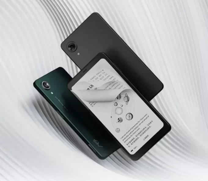 Hisense возвращается на рынок с новым смартфоном для чтения с экраном E Ink спустя три года