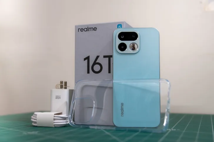Realme 16T из коробки