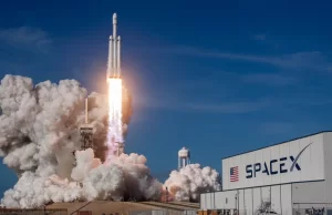 SpaceX бросает вызов телеком-гигантам: как Starlink меняет правила игры SpaceX бросает вызов телеком-гигантам: как Starlink меняет правила игры