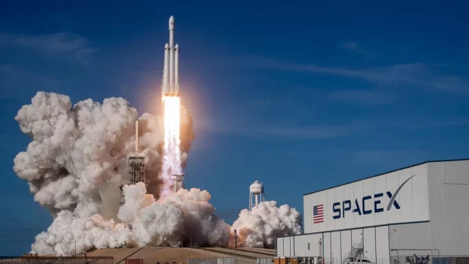 SpaceX бросает вызов телеком-гигантам: как Starlink меняет правила игры SpaceX бросает вызов телеком-гигантам: как Starlink меняет правила игры