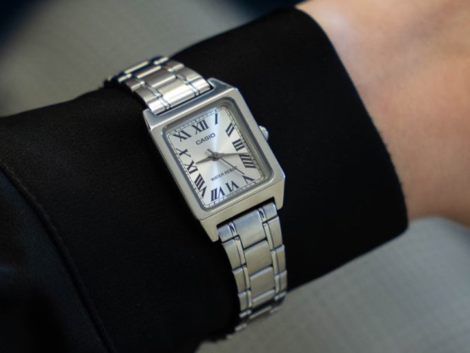 Casio готовит новые прямоугольные часы Beside с сапфировым стеклом Casio готовит новые прямоугольные часы Beside с сапфировым стеклом