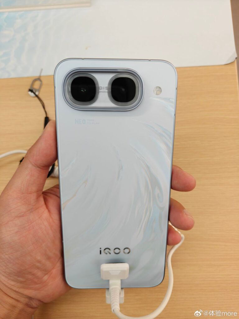 Утечка фото iQOO Neo 11 Ultra1