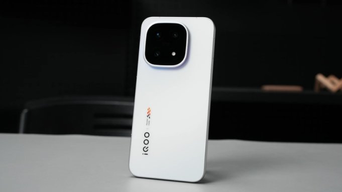 Ожидается iQOO 16 будет с батареей на 8500 мА·ч и с новым дизайном без вентилятора Ожидается iQOO 16 будет с батареей на 8500 мА·ч и с новым дизайном без вентилятора