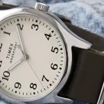 Timex представила компактные часы Weekender New England в двух классических версиях Timex представила компактные часы Weekender New England в двух классических версиях