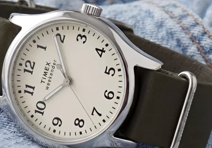 Timex представила компактные часы Weekender New England в двух классических версиях