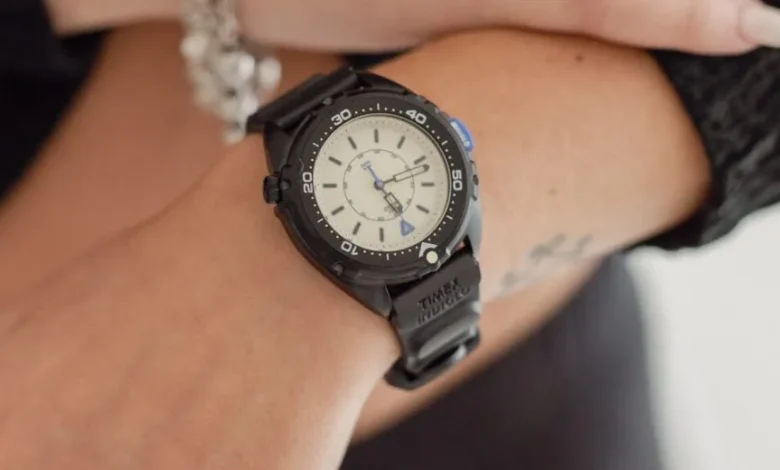 Timex представила компактные часы Intrepid Blackout в чёрном исполнении