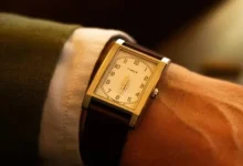Timex и WM Brown выпустили винтажные часы Rectangle с двумя ремешками