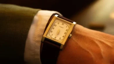 Timex и WM Brown выпустили винтажные часы Rectangle с двумя ремешками